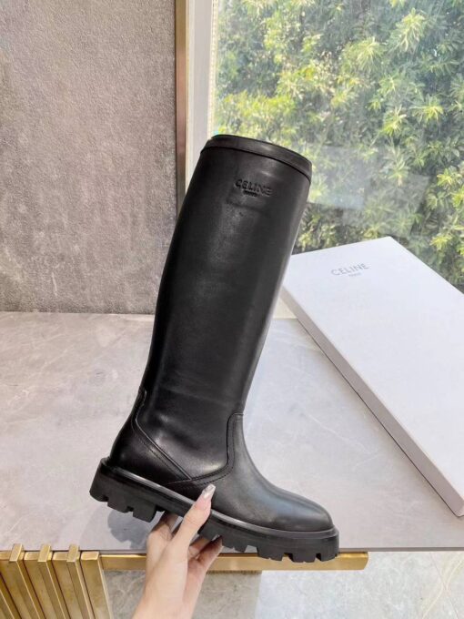 Сапоги Celine Bulky High Buckle Boot In Calfskin 352023554F Premium Black - фото 3