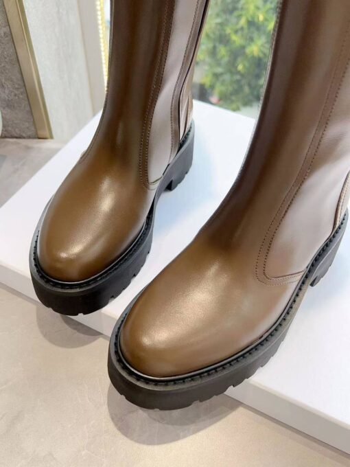 Сапоги Celine Bulky High Buckle Boot In Calfskin 352023554H Premium Brown - фото 5