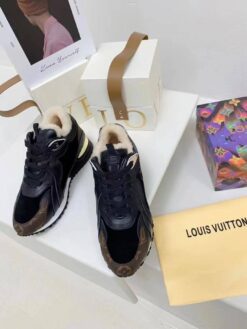 Кроссовки женские Louis Vuitton Run Away A116637 зимние с мехом чёрные