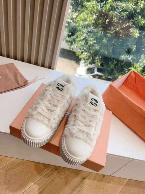 Кроссовки Miu Miu Shearling Sneakers 5E988D Winter Premium W.White - фото 2