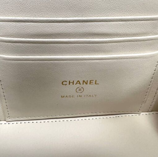 Косметичка Chanel Vanity Case из кожи Caviar 16/10/7 премиум-люкс белая - фото 5