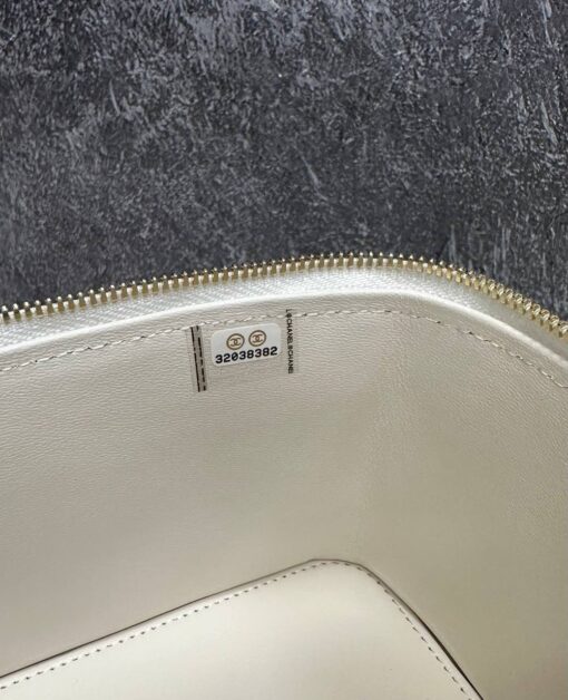 Косметичка Chanel Vanity Case из кожи Caviar 16/10/7 премиум-люкс белая - фото 6