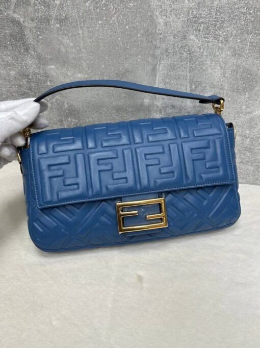 Женская кожаная сумка Fendi Baguette 8BR600A72VF15 премиум голубая 26-13/5 см - фото 1