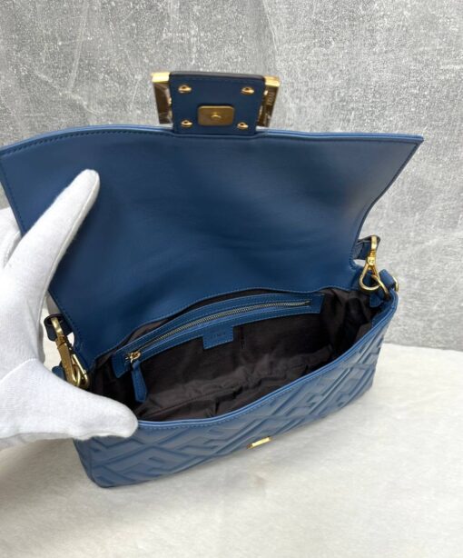 Женская кожаная сумка Fendi Baguette 8BR600A72VF15 премиум голубая 26-13/5 см - фото 5