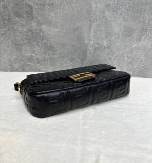 Женская кожаная сумка Fendi Baguette 8BR600A72VF15 премиум чёрная 26-13/5 см - фото 4