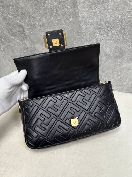 Женская кожаная сумка Fendi Baguette 8BR600A72VF15 премиум чёрная 26-13/5 см - фото 5