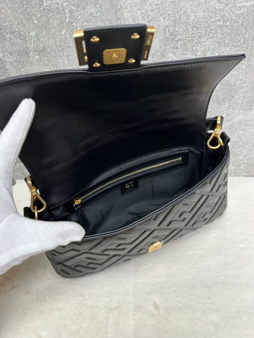 Женская кожаная сумка Fendi Baguette 8BR600A72VF15 премиум чёрная 26-13/5 см - фото 6