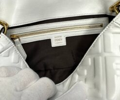 Женская кожаная сумка Fendi Baguette 8BR600A72VF15 премиум белая 26-13/5 см