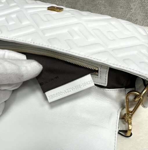 Женская кожаная сумка Fendi Baguette 8BR600A72VF15 премиум белая 26-13/5 см - фото 7