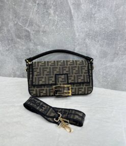Женская кожаная сумка Fendi Baguette Jacquard FF 8BR600A6V5F17 премиум коричневая 26-13/5 см