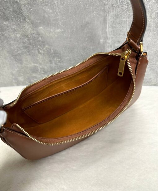 Женская сумка Celine Medium Ava Triomphe In Smooth Calfskin 114493DGQ Premium Brown 25-13/7 см - фото 6