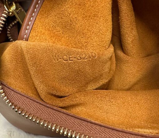 Женская сумка Celine Medium Ava Triomphe In Smooth Calfskin 114493DGQ Premium Brown 25-13/7 см - фото 8