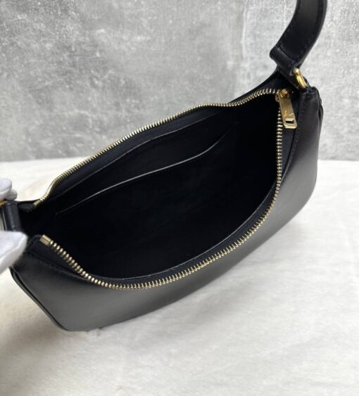 Женская сумка Celine Medium Ava Triomphe In Smooth Calfskin 114493DGQ Premium Black 25-13/7 см - фото 6