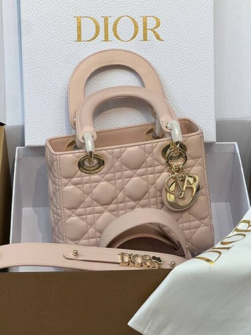 Женская сумка Dior Lady My ABCDior M0538ONGE Premium Beige 20-18/9 см - фото 1
