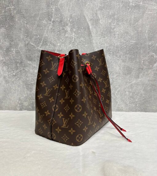 Женская сумка Louis Vuitton NeoNoe Premium 25-25/17 см коричневая с красным - фото 7