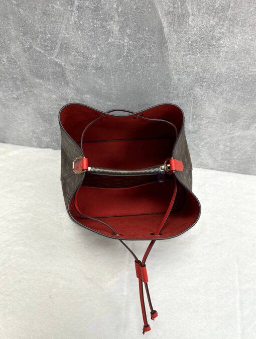 Женская сумка Louis Vuitton NeoNoe Premium 25-25/17 см коричневая с красным - фото 2