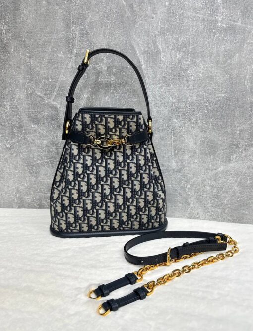 Женская сумка Dior C'est M2271 Premium 25-23/9 см серая - фото 2