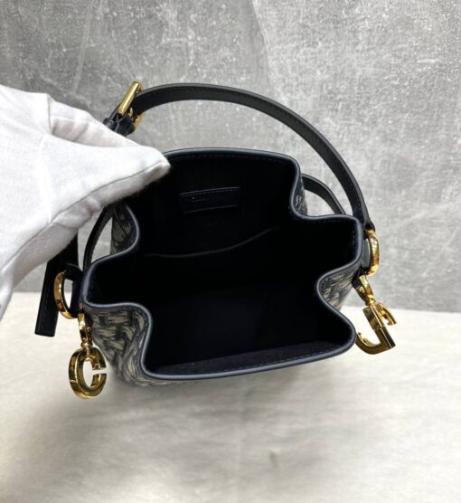 Женская сумка Dior C'est M2271 Premium 25-23/9 см серая - фото 7
