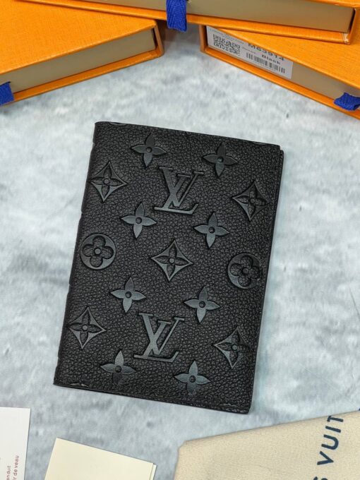 Обложка для паспорта Louis Vuitton Premium A119315 14/10 см чёрная - фото 1