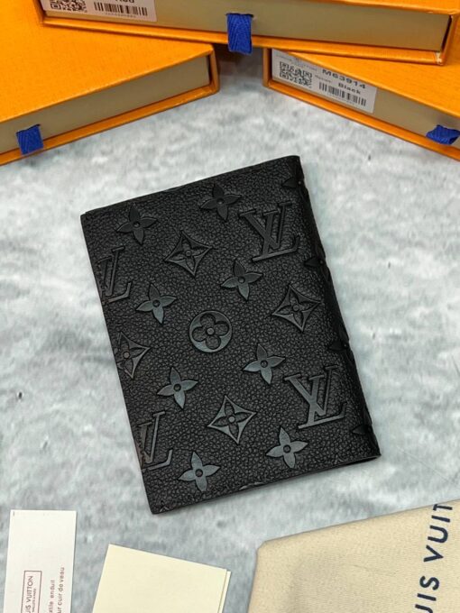 Обложка для паспорта Louis Vuitton Premium A119315 14/10 см чёрная - фото 7