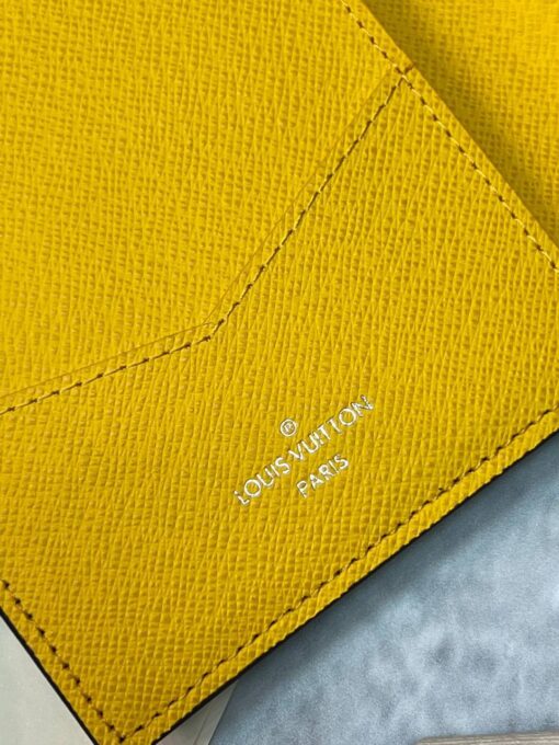 Обложка для паспорта Louis Vuitton Premium A119337 14/10 см коричневая - фото 4