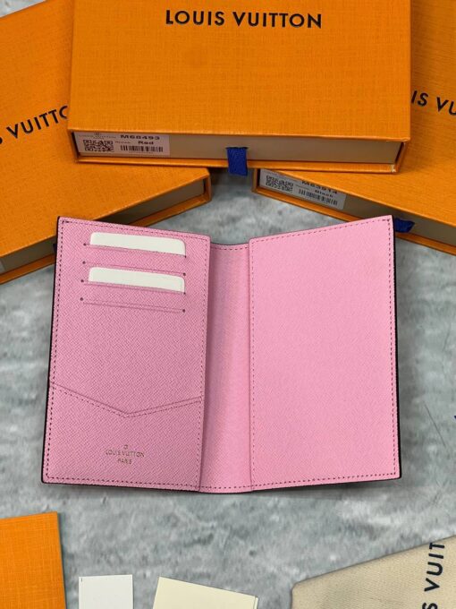 Обложка для паспорта Louis Vuitton Premium A119344 14/10 см коричневая - фото 4