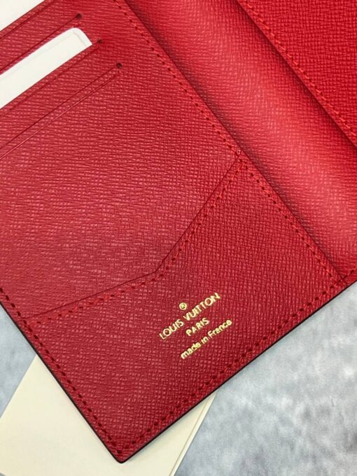 Обложка для паспорта Louis Vuitton Premium A119352 14/10 см коричневая - фото 5
