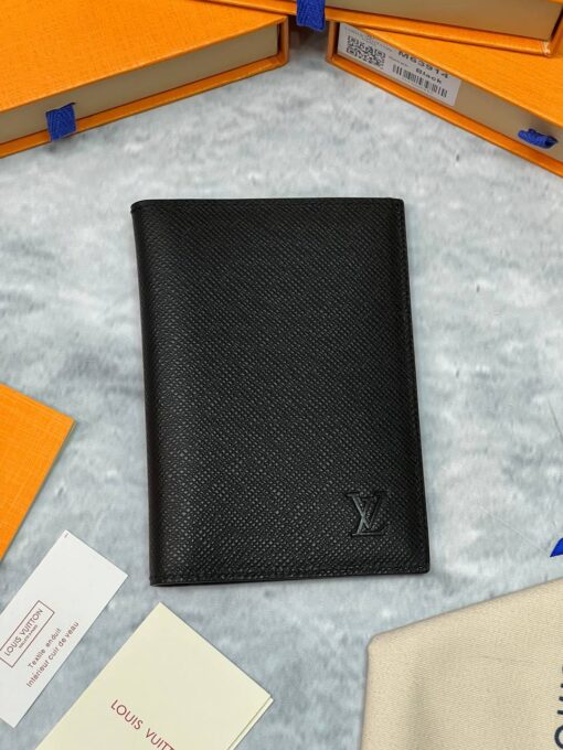 Обложка для паспорта Louis Vuitton Premium A119366 14/10 см чёрная - фото 1