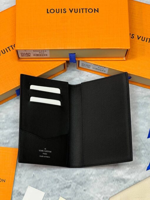 Обложка для паспорта Louis Vuitton Premium A119366 14/10 см чёрная - фото 3
