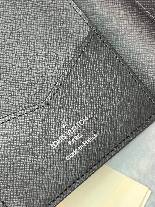 Обложка для паспорта Louis Vuitton Premium A119366 14/10 см чёрная - фото 4