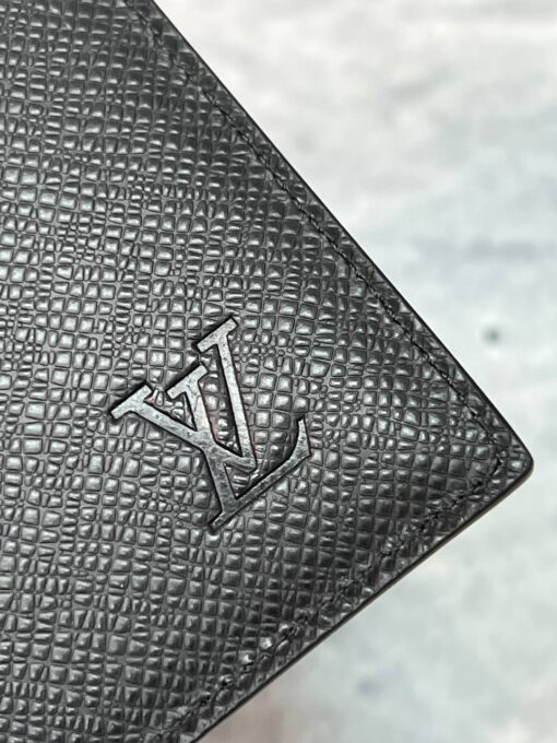 Обложка для паспорта Louis Vuitton Premium A119366 14/10 см чёрная - фото 6