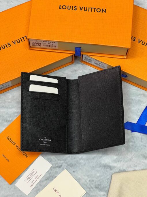 Обложка для паспорта Louis Vuitton Premium A119374 14/10 см чёрная - фото 4