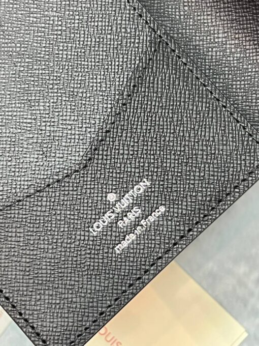 Обложка для паспорта Louis Vuitton Premium A119381 14/10 см чёрная - фото 5
