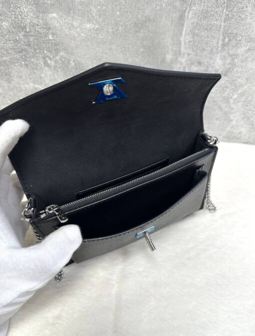 Женская сумка Louis Vuitton Mylockme Chain M63471 Premium 19-12/4 см чёрная - фото 6