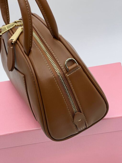 Сумка Miu Miu Leather Top-Handle 26/15 см A119916 коричневая - фото 5