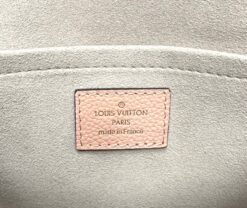 Женская сумка Louis Vuitton Mylockme BB M22190 Premium 22/14/8 см бежевая со светло-бежевым