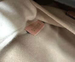 Женская сумка Louis Vuitton Mylockme BB M22190 Premium 22/14/8 см бежевая со светло-бежевым