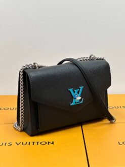 Женская сумка Louis Vuitton Mylockme BB M22190 Premium 22/14/8 см чёрная - фото 7