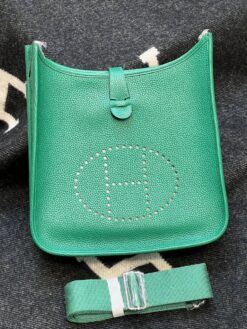 Женская сумка Hermes Evelyne Togo 28/28/9 премиум-люкс зелёная A120021