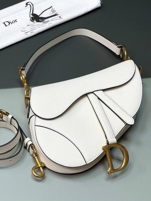Женская сумка Christian Dior Saddle M0455CBAA Premium 25/20/7 см белая - фото 1