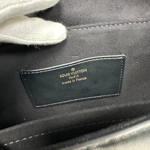 Женская сумка Louis Vuitton Twist MM M59029 Premium 23/15/10 см чёрная - фото 8