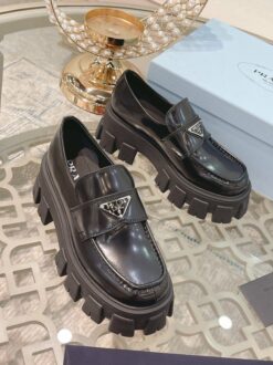 Туфли женские Prada Monolith Premium чёрные лак - фото 5