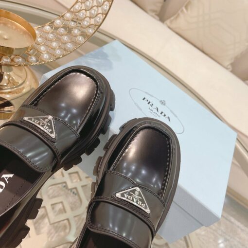 Туфли женские Prada Monolith Premium чёрные лак - фото 2