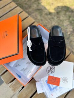 Шлёпанцы женские Hermes A125359 чёрные