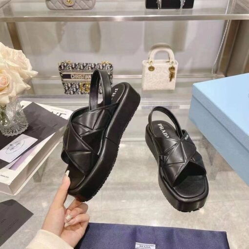 Женские сандалии Prada A125508 кожаные черные - фото 6