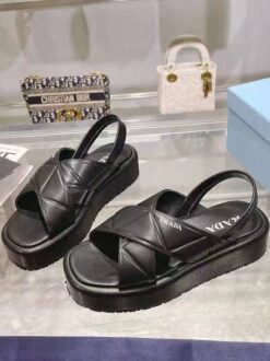 Женские сандалии Prada A125508 кожаные черные - фото 7