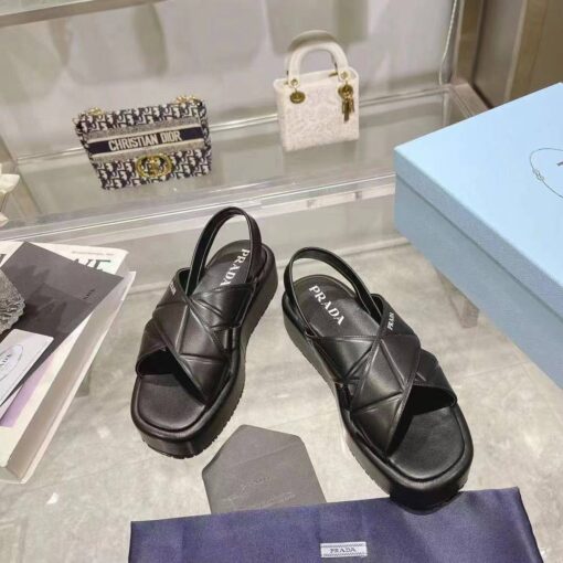 Женские сандалии Prada A125508 кожаные черные - фото 2