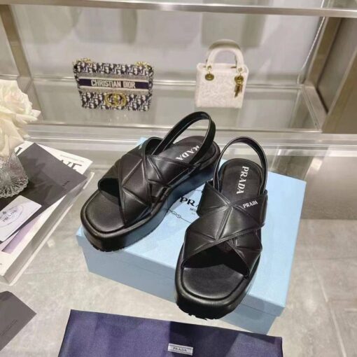 Женские сандалии Prada A125508 кожаные черные - фото 4