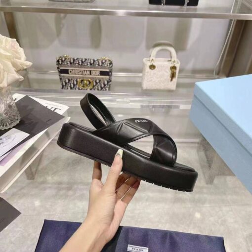 Женские сандалии Prada A125508 кожаные черные - фото 5
