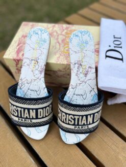 Шлёпанцы женские Christian Dior Dway чёрно-белые с узором - фото 9